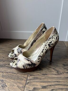 Guess Snake Print Peep-Toe High Heels with Wooden Platform and Heel